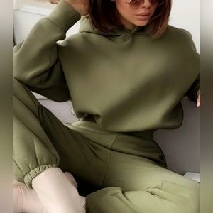 #sold21 Casual two-piece jogger set 💚